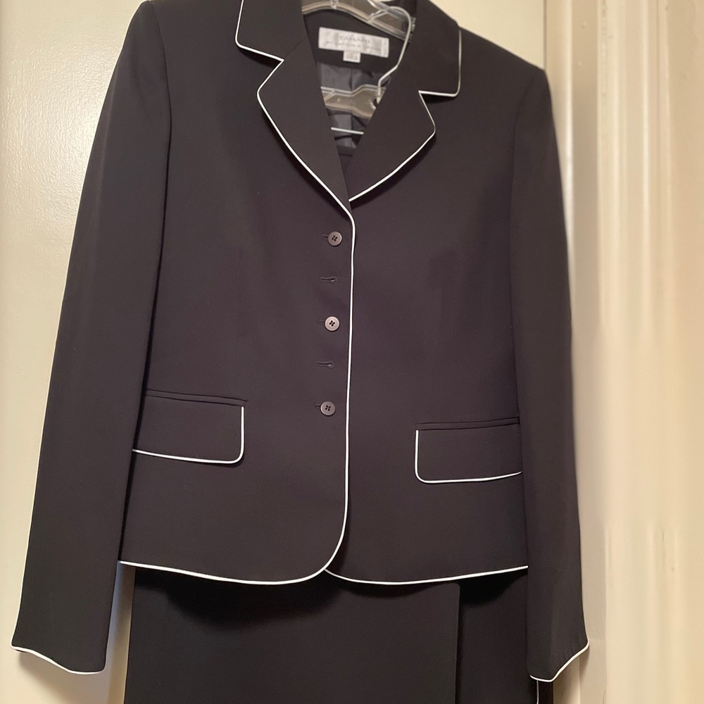 Ladies 2 piece classic Black suit